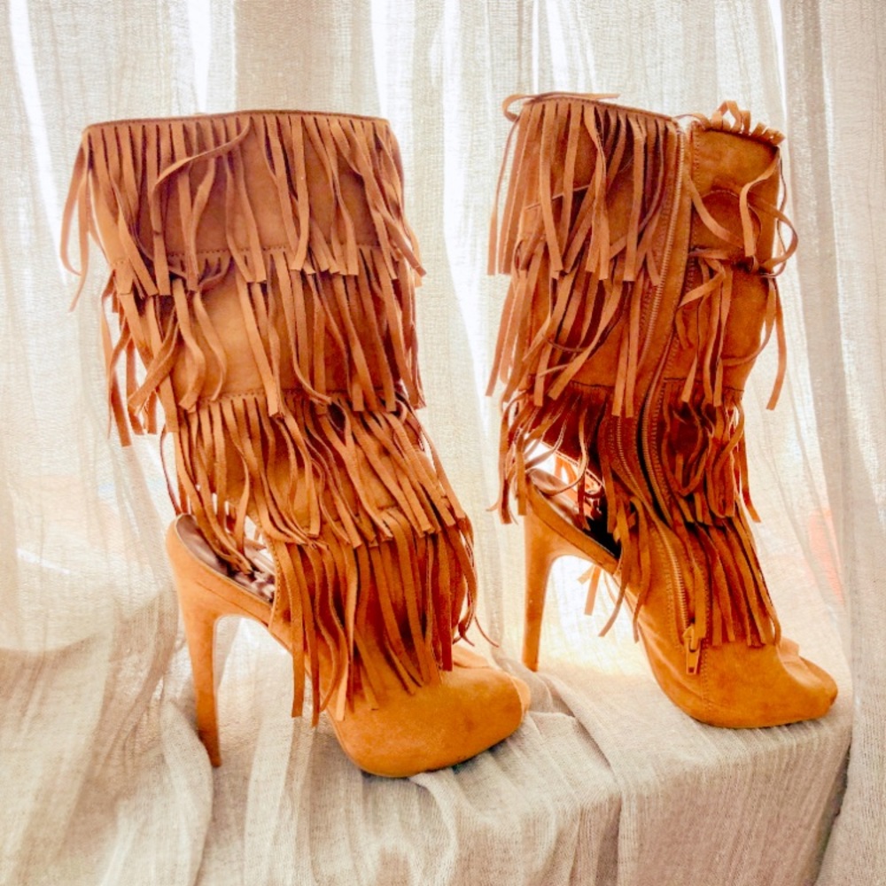 7.5 brown faux suede fringe heel / boot